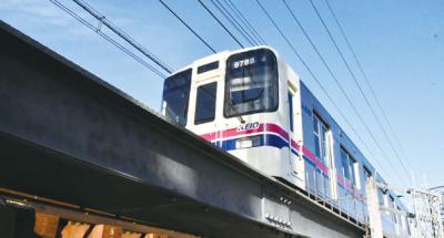 西つつじヶ丘遊園から見れる電車の写真