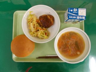 水菜とトマトのスープの写真