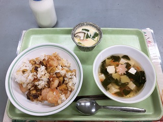 石原小学校で提供された給食の写真