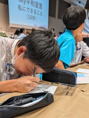 意見交換会中の子どもアップの写真