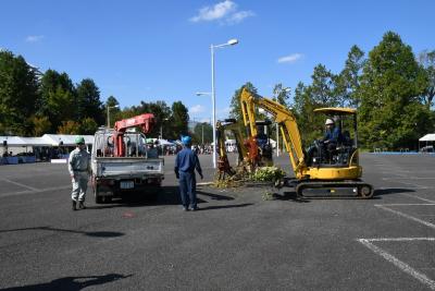 重機による道路啓開訓練の写真