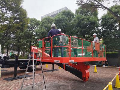 高所作業車乗車体験の様子