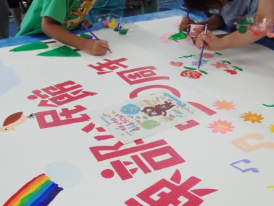 階段アート制作風景の手元アップ(1日目・上半分)