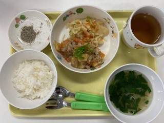 凍豆腐の揚げ煮の給食の写真