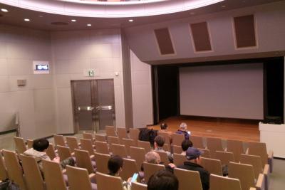 映画鑑賞の様子