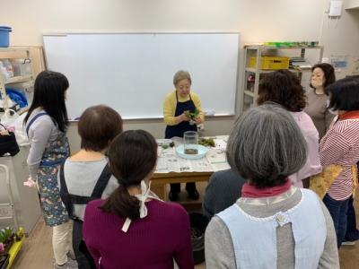 ヒヤシンス寄せ植えガーデニング講習の様子