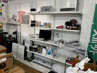 家電製品の棚の写真