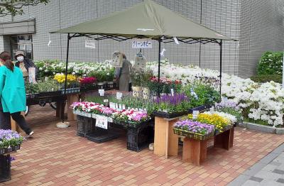 花を売っている様子