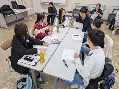 高校生グループのディスカッションの様子