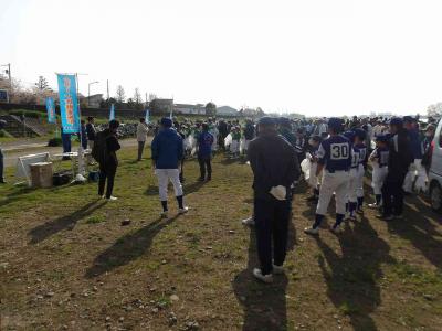 昨年の春の多摩川クリーン作戦の様子