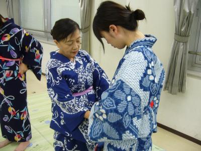 ゆかた着付け教室の様子