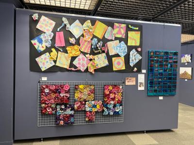 パラアート展2025自由制作部門展示中の写真