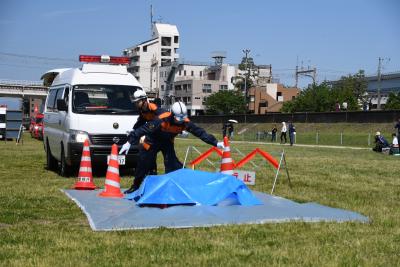 調布警察署による交通規制活動の様子