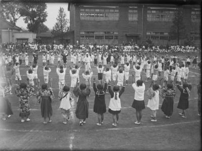 調布尋常高等小学校の運動会の写真