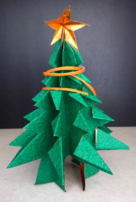 折り紙のクリスマスツリーの画像