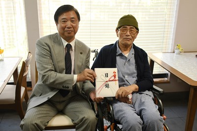 浅田稲一郎氏と調布市長の写真