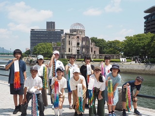 原爆ドーム前　写真