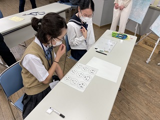 事前学習会でワークをしている写真