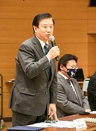 挨拶する長友市長の写真