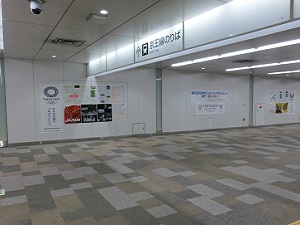 地下通路展示全体の写真