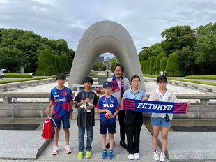 平和祈念公園での集合写真