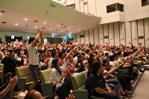 日本が攻勢の時盛り上がる様子の写真