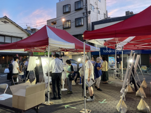 夜間のオープンハウスの様子