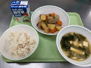 給食メニューの写真