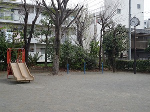 あおぞら公園の滑り台の画像