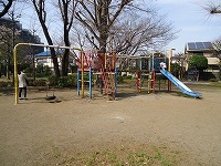 布多公園の遊具の画像