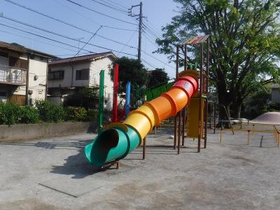 下布田公園の滑り台