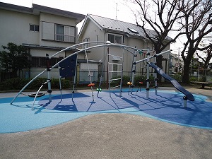 細田橋児童遊園の複合遊具の写真