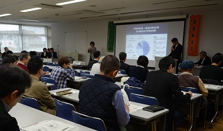 議会報告会プログラムの様子の写真