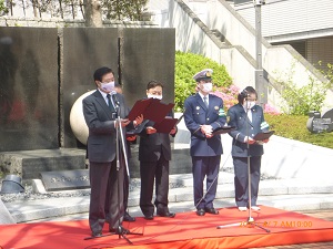 調布市長による宣言読上げの様子