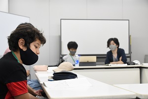 台本を確認する参加者の様子