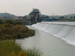 多摩川　二ケ領上河原堰の写真